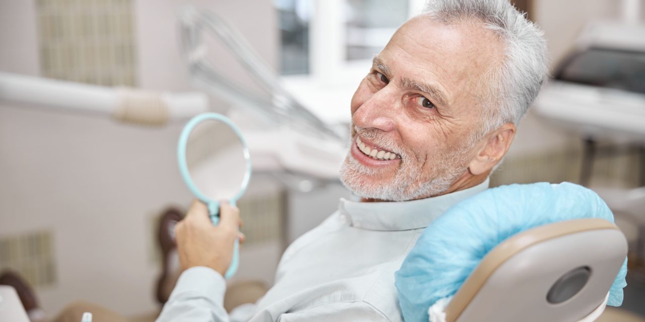 ¿Qué cuidados debes tener tras la colocación de un implante dental?